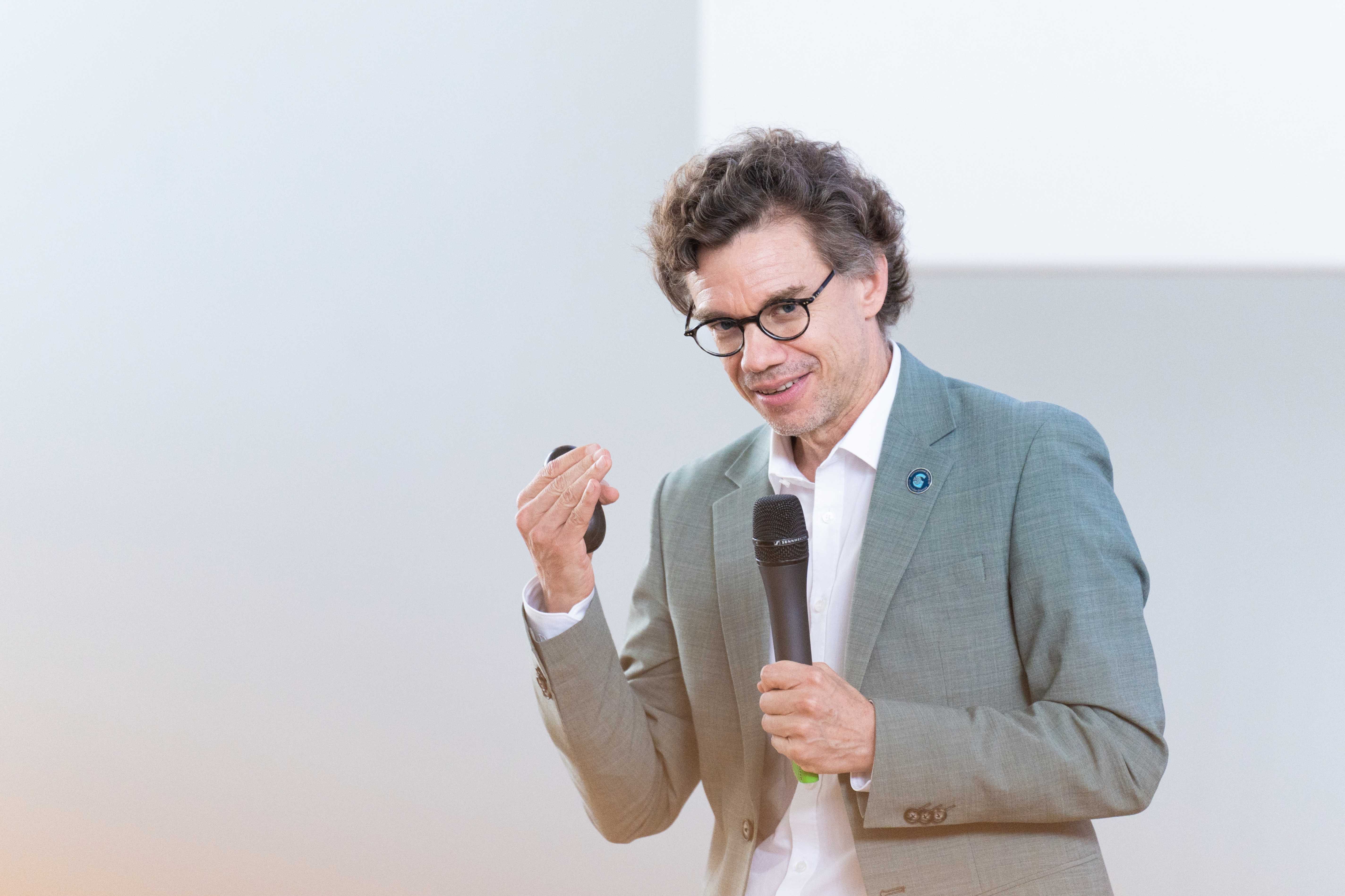 Tobias B Huber